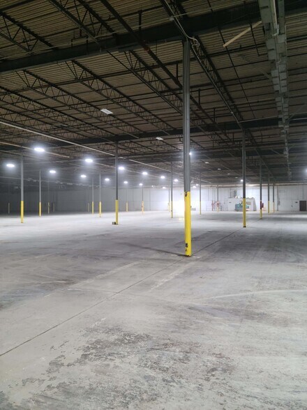 More Photos Of 300 Kent St, Andrews Distribution For Lease