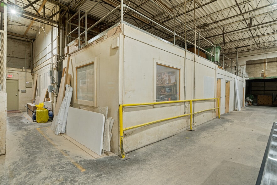 More Photos Of 1641 Crystal Ave, Kansas City Warehouse For Sale