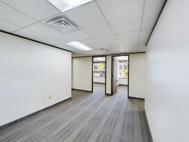 More Photos Of 17440 N Dallas Pky, Dallas Office For Lease