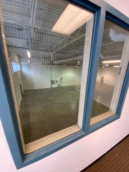 More Photos Of 2908 2nd Ave SE, Calgary Warehouse For Lease