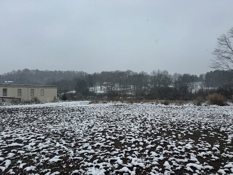 More Photos Of 264 Coal River Rd, Glen Daniel Medical For Sale