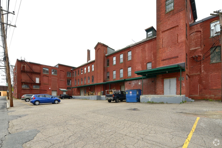 More Photos Of 80 Fountain St, Pawtucket Warehouse For Lease