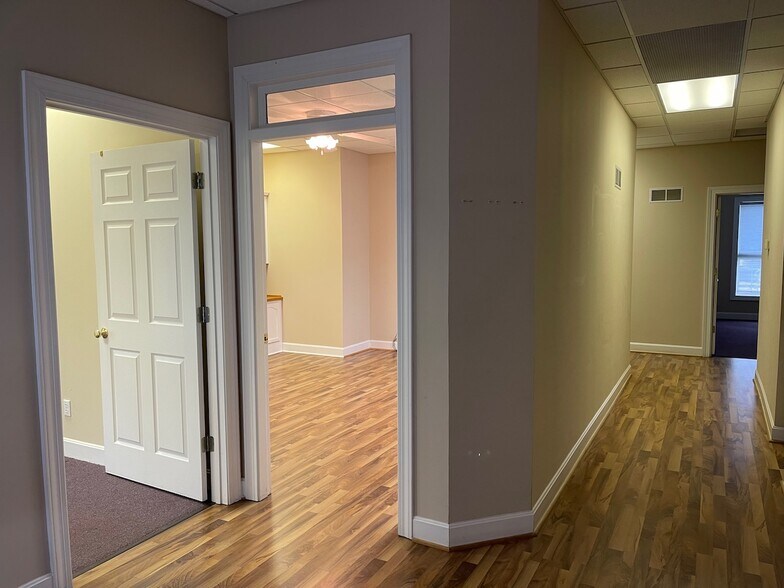 More Photos Of 3801 Springhurst Blvd, Louisville Medical For Lease