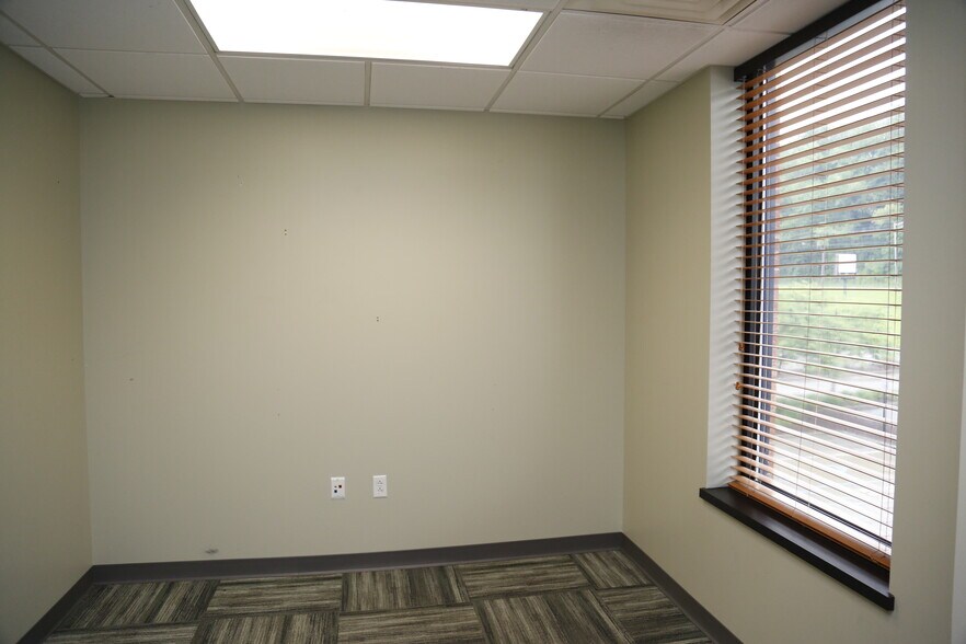 More Photos Of 215 Don Knotts Blvd, Morgantown Office For Lease