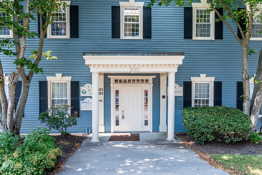 More Photos Of 400 Massasoit Ave, East Providence Medical For Sale