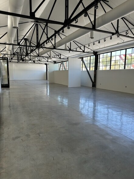 More Photos Of 111 Rhode Island St, San Francisco Showroom For Lease
