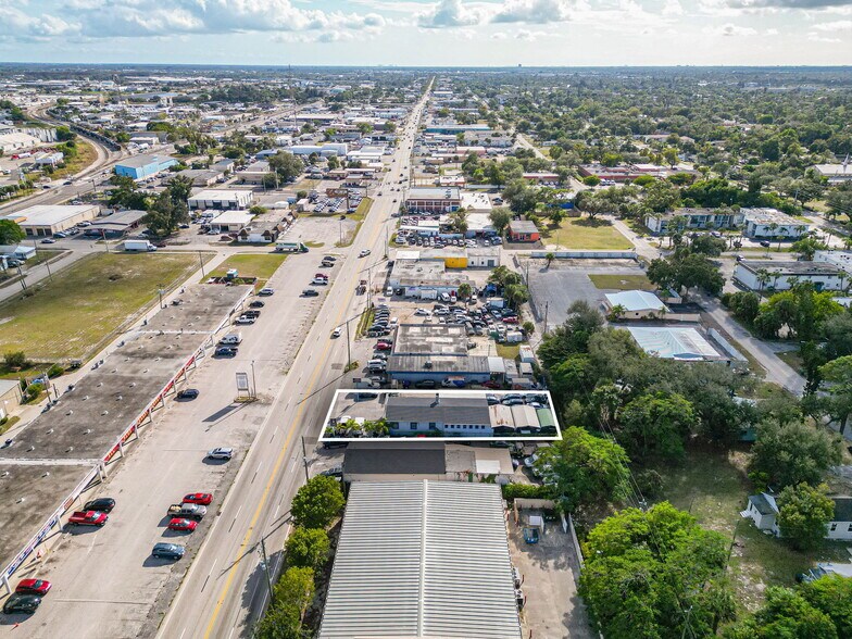 More Photos Of 2242 Fowler St, Fort Myers Service For Sale