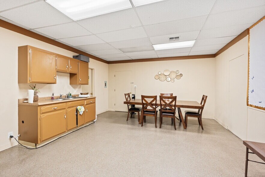 More Photos Of 1921 E Belmont Ave, Fresno Lodge Meeting Hall For Sale