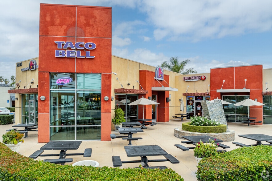 More Photos Of 2115 N Tustin St, Orange Freestanding For Lease