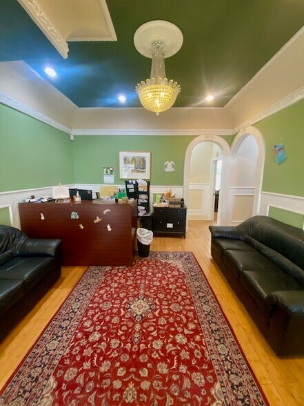 More Photos Of 2600 Mccullough Ave, San Antonio Office For Sale