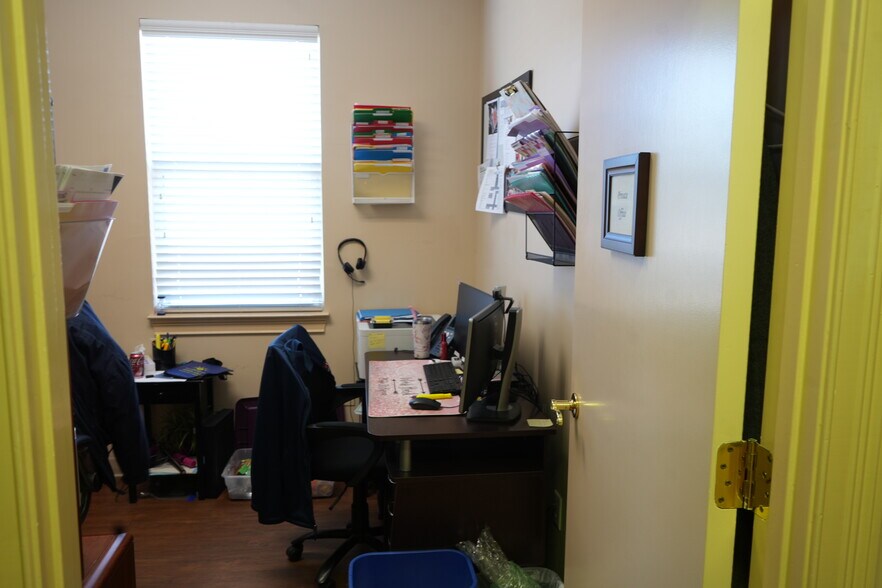 More Photos Of 51 Lindsey Ln, Saint Marys Medical For Lease