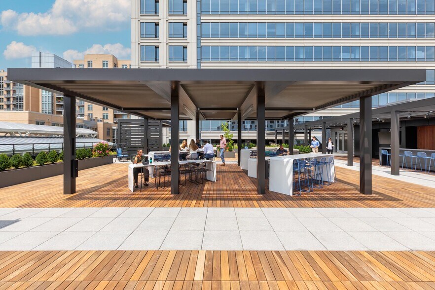 More Photos Of 5404 Wisconsin Ave, Chevy Chase Office For Lease