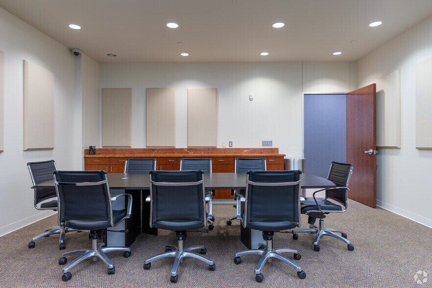More Photos Of 9949 W Sam Houston Pky N, Houston Office For Lease
