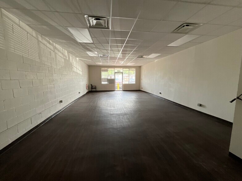 More Photos Of 6513 Tidwell Rd, Houston Storefront For Lease