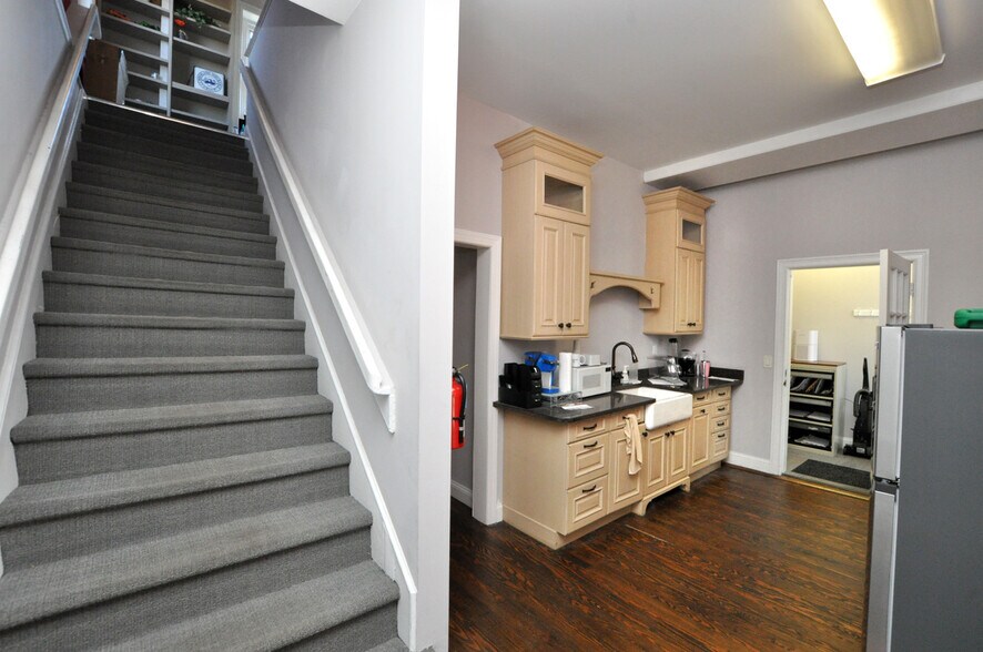 More Photos Of 119-123 E Main St, Moorestown Office Residential For Lease