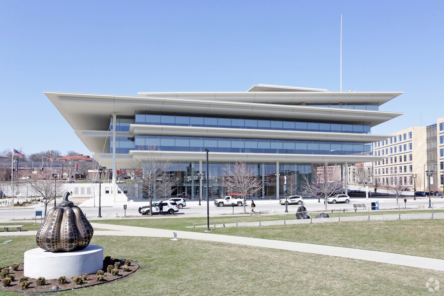More Photos Of 1459 Grand Ave, Des Moines Office For Lease