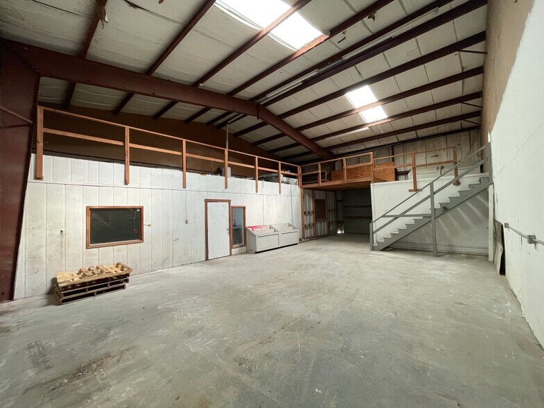More Photos Of 6520 College St, Beaumont General Retail For Lease