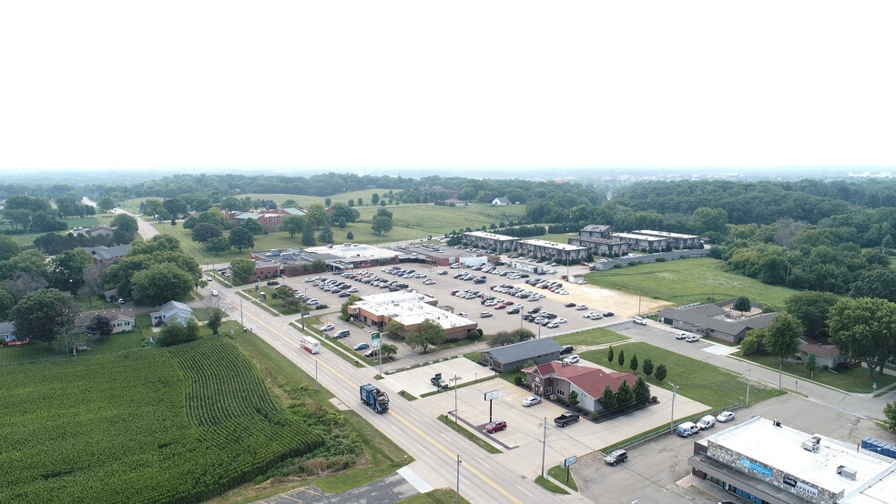 More Photos Of 931 13th Ave N, Clinton Storefront Retail Office For Lease