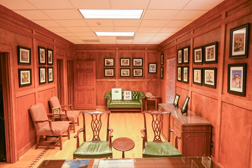 More Photos Of 109A Wholesale Ave NE, Huntsville Office For Sale