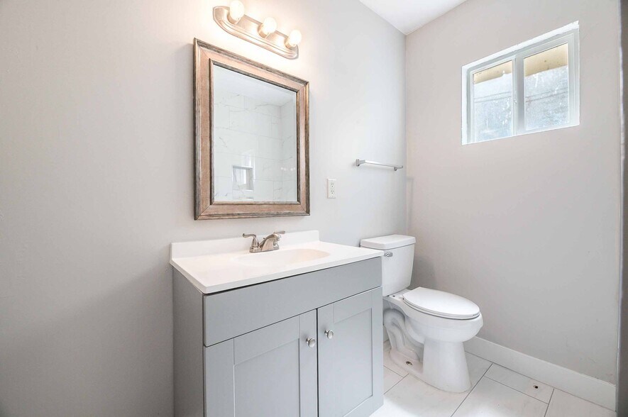 More Photos Of 239 W Cleveland Ave, Las Vegas Apartments For Sale