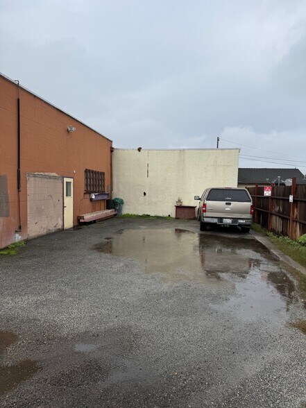 More Photos Of 905-907 E Alisal St, Salinas Storefront For Lease