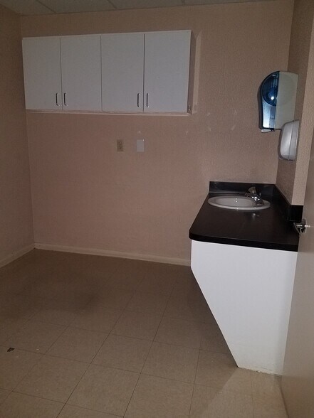 More Photos Of 2051 45th St, West Palm Beach Unknown For Lease