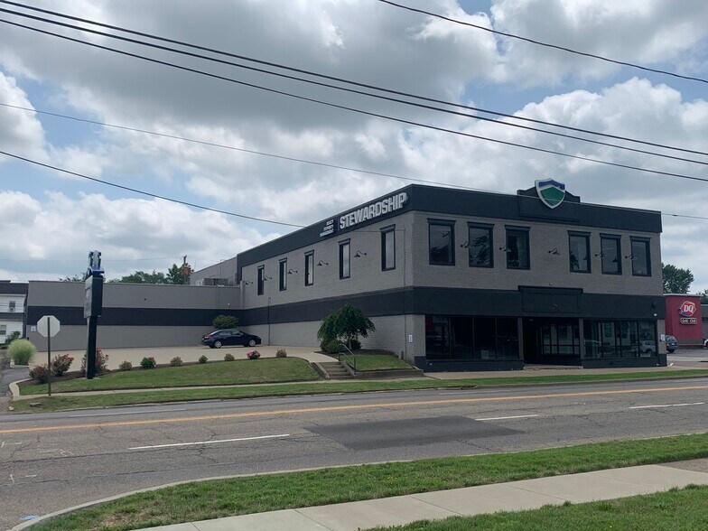 Primary Photo Of 641 Lincoln Way W, Massillon Showroom For Lease