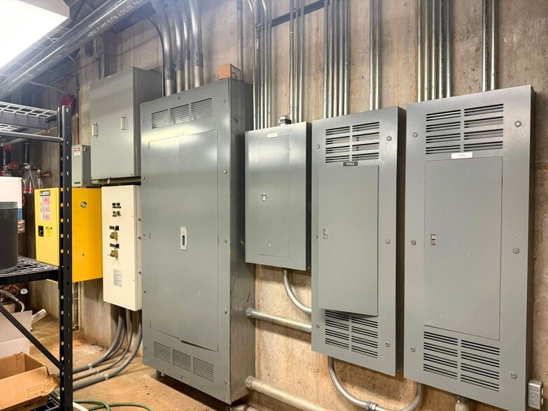 More Photos Of 3801 E Sunshine St, Springfield Office For Sale