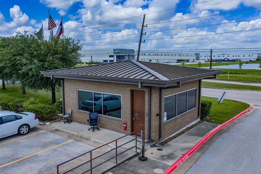 More Photos Of 1310 Rankin Rd, Houston Unknown For Lease