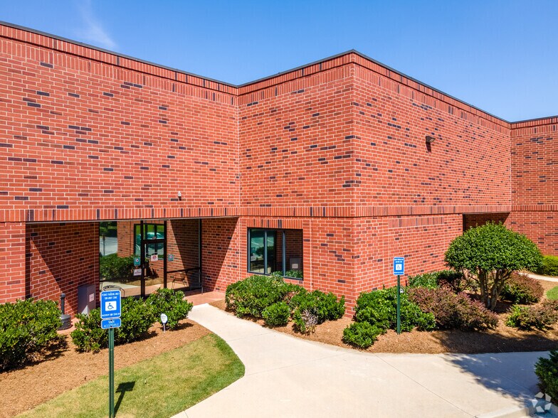 More Photos Of 2192 Eastview Pkwy, Conyers Warehouse For Lease