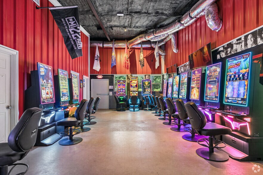 More Photos Of 1450 FM 279, Ben Wheeler Restaurant For Sale