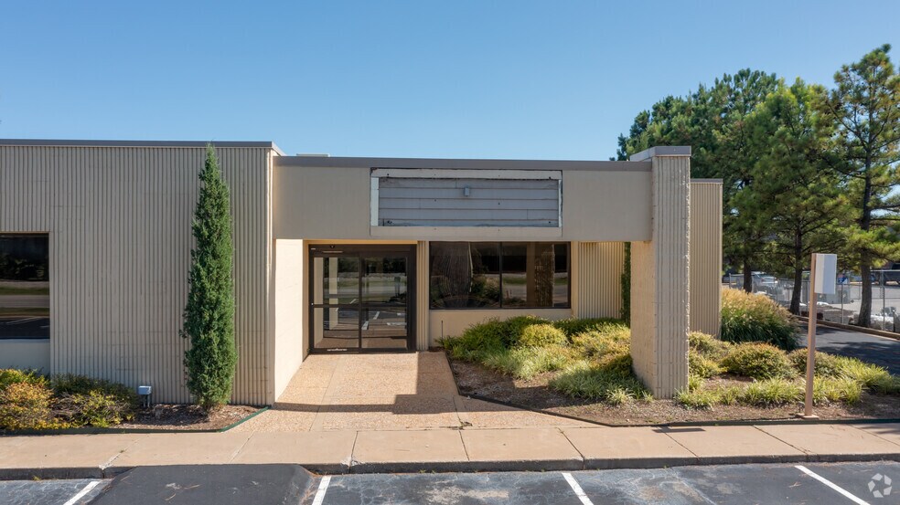 More Photos Of 796-800 E Charles Page Blvd, Sand Springs Medical For Lease