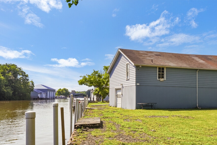 More Photos Of 1227 Water St, Port Huron General Retail For Sale