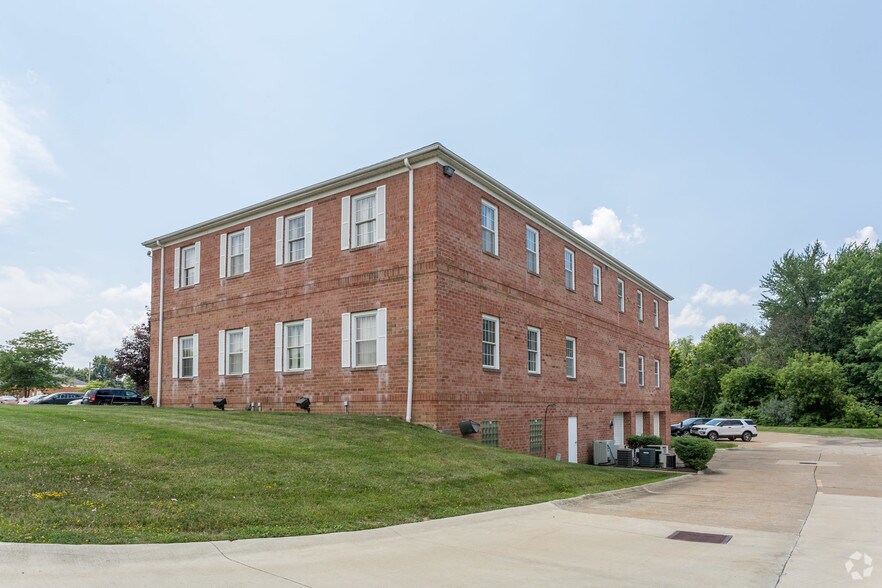 More Photos Of 8536 Crow Dr, Macedonia Office For Sale