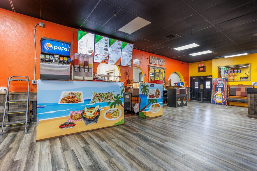 More Photos Of 528 W Clark St, Pasco Restaurant For Sale