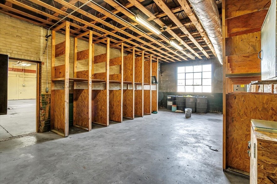 More Photos Of 1 Pete Hollis Blvd, Greenville Auto Repair For Sale