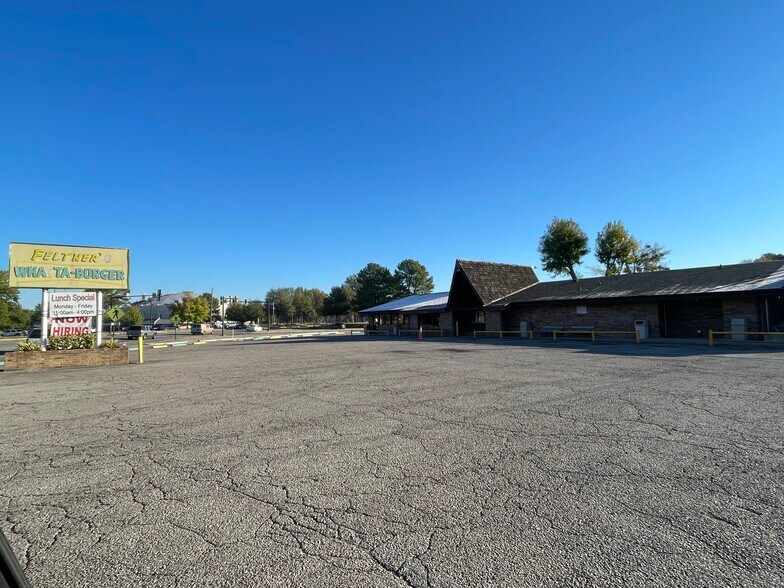 More Photos Of 1410 N Arkansas Ave, Russellville Specialty For Sale