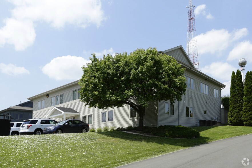 More Photos Of 600 3 Mile Rd, Grand Rapids Office For Lease