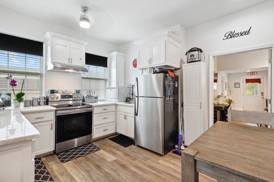 More Photos Of 8228 Oak St, New Orleans Office For Sale