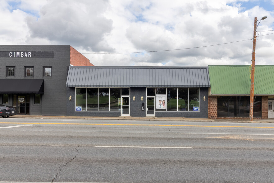 Primary Photo Of 102 N 3rd Ave, Chatsworth Showroom For Lease