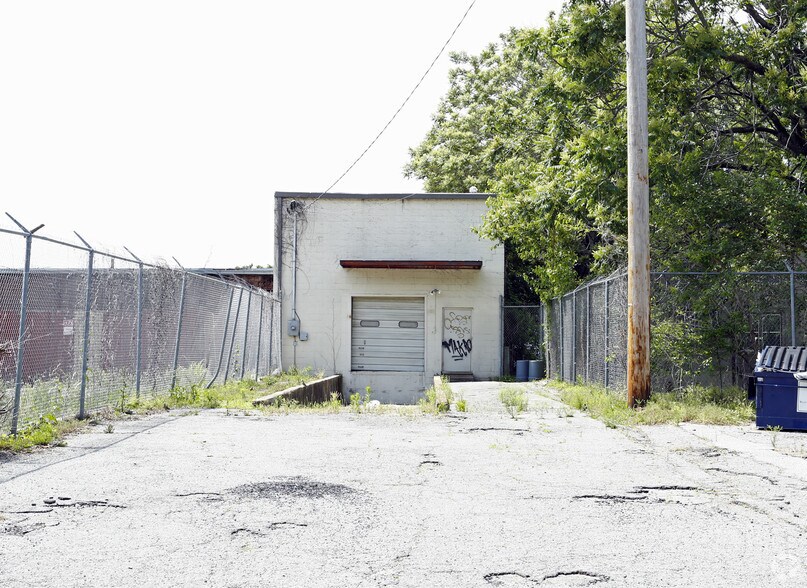 More Photos Of 1524 Madison Ave, Memphis Storefront Retail Office For Lease