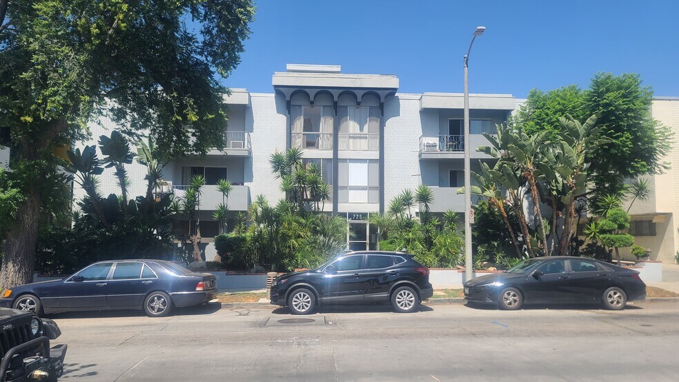 Primary Photo Of 725 N Sweetzer Ave, Los Angeles Apartments For Sale