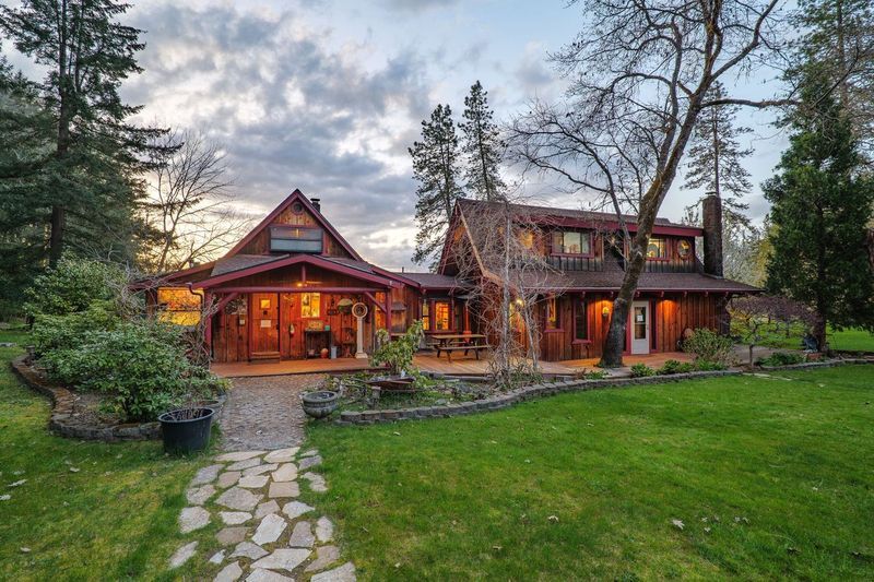 Primary Photo Of 3305 Dick George Rd, Cave Junction Hospitality For Sale