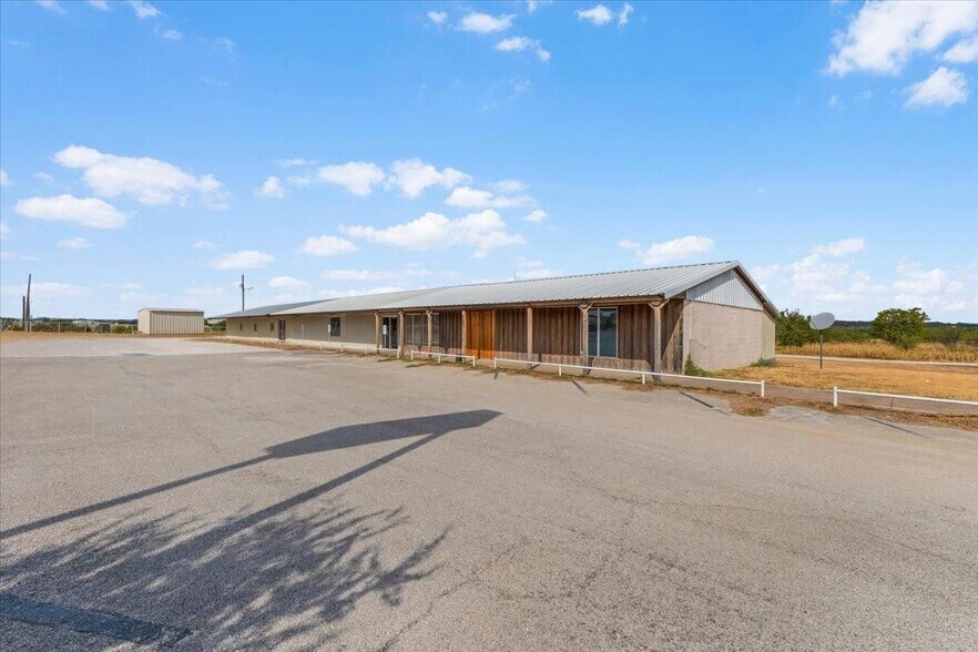 More Photos Of 3206 W Us Highway 377, Granbury Flex For Sale