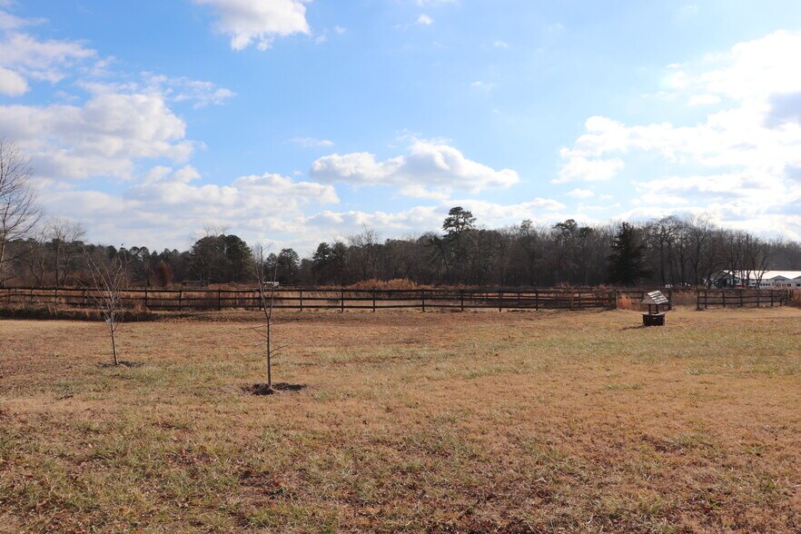 More Photos Of 919 Lakewood Farmingdale Rd, Howell Specialty For Lease