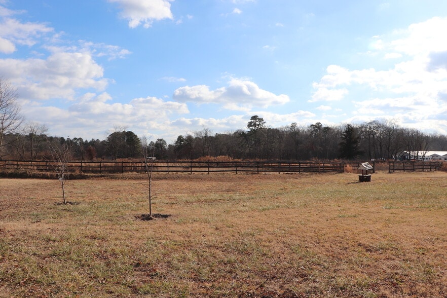 More Photos Of 919 Lakewood Farmingdale Rd, Howell Horse Stables For Lease