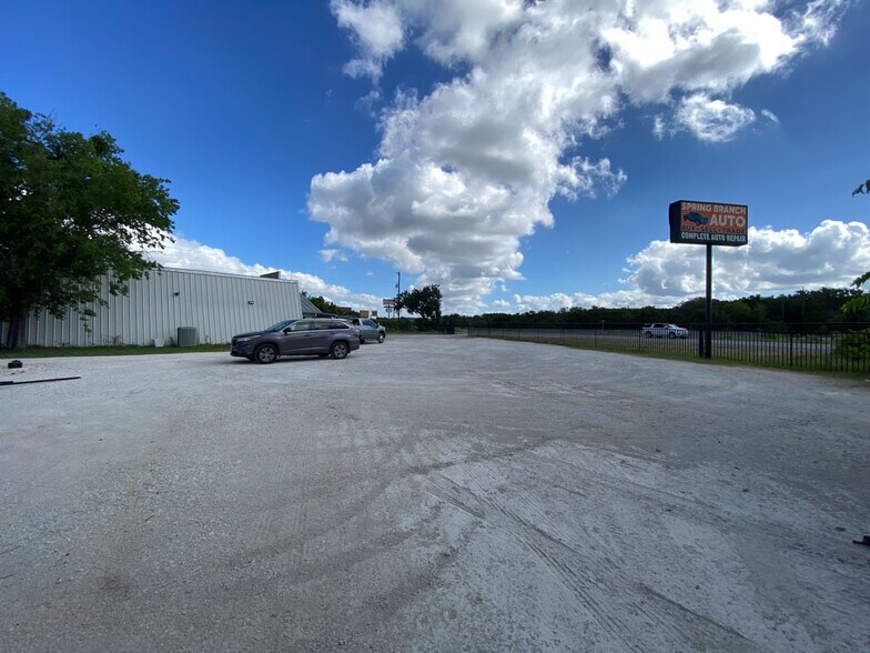 More Photos Of 8491 US Highway 281 N, Spring Branch Showroom For Sale