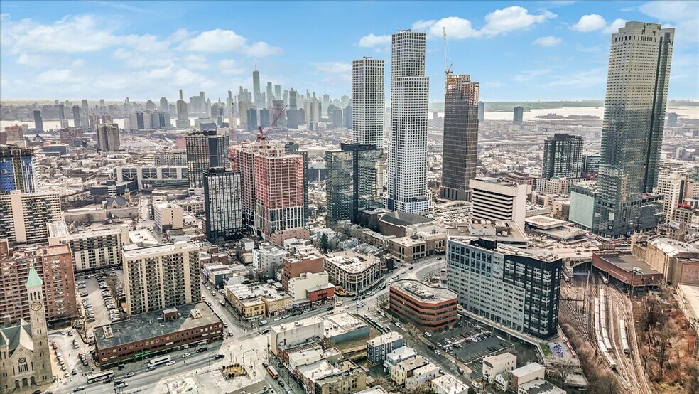 More Photos Of 900 Bergen Ave, Jersey City Apartments For Sale