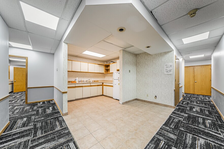 More Photos Of 4259 Lake Rd, Lorain Office For Sale