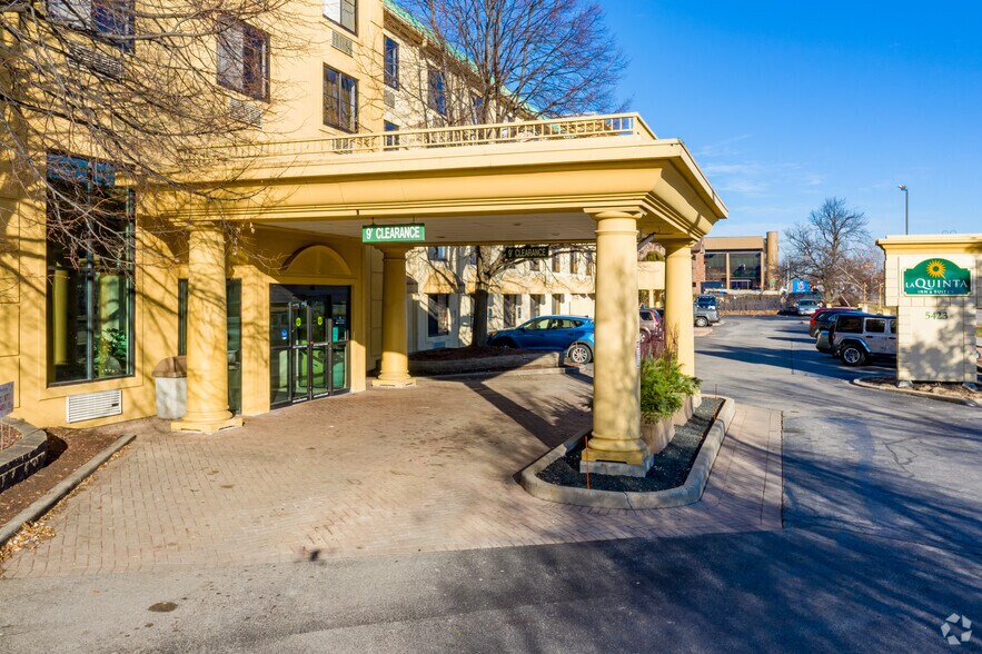 More Photos Of 5423 N Port Washington Rd, Glendale Hotel For Sale